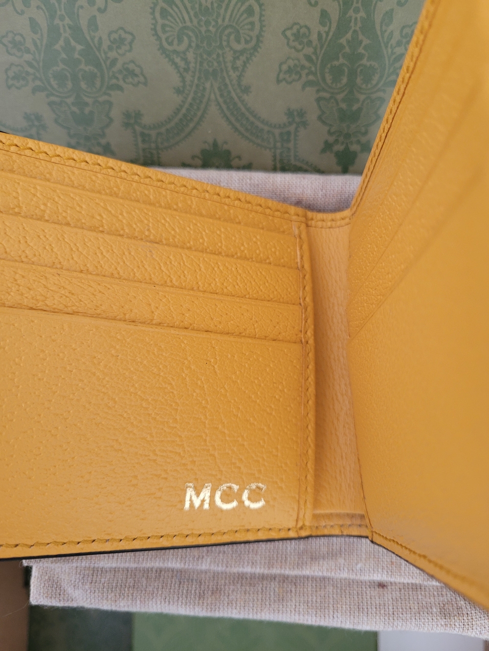 Gucci Neo Vintage GG Supreme Bi-Fold Wallet in Brown & Beige - Picture 2 of 9